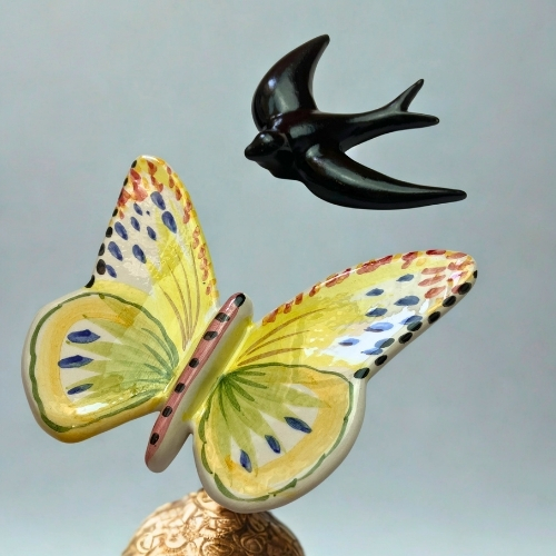 Ručně vyráběná keramická dekorace motýla Mariposa - Barevná varianta: Mariposa žlutá mírně profilovaná