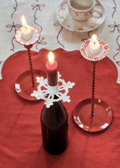 Vysoký červený svícen Estelle