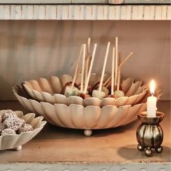 Malý dekorativní svícen z antické mosazi Vilmer